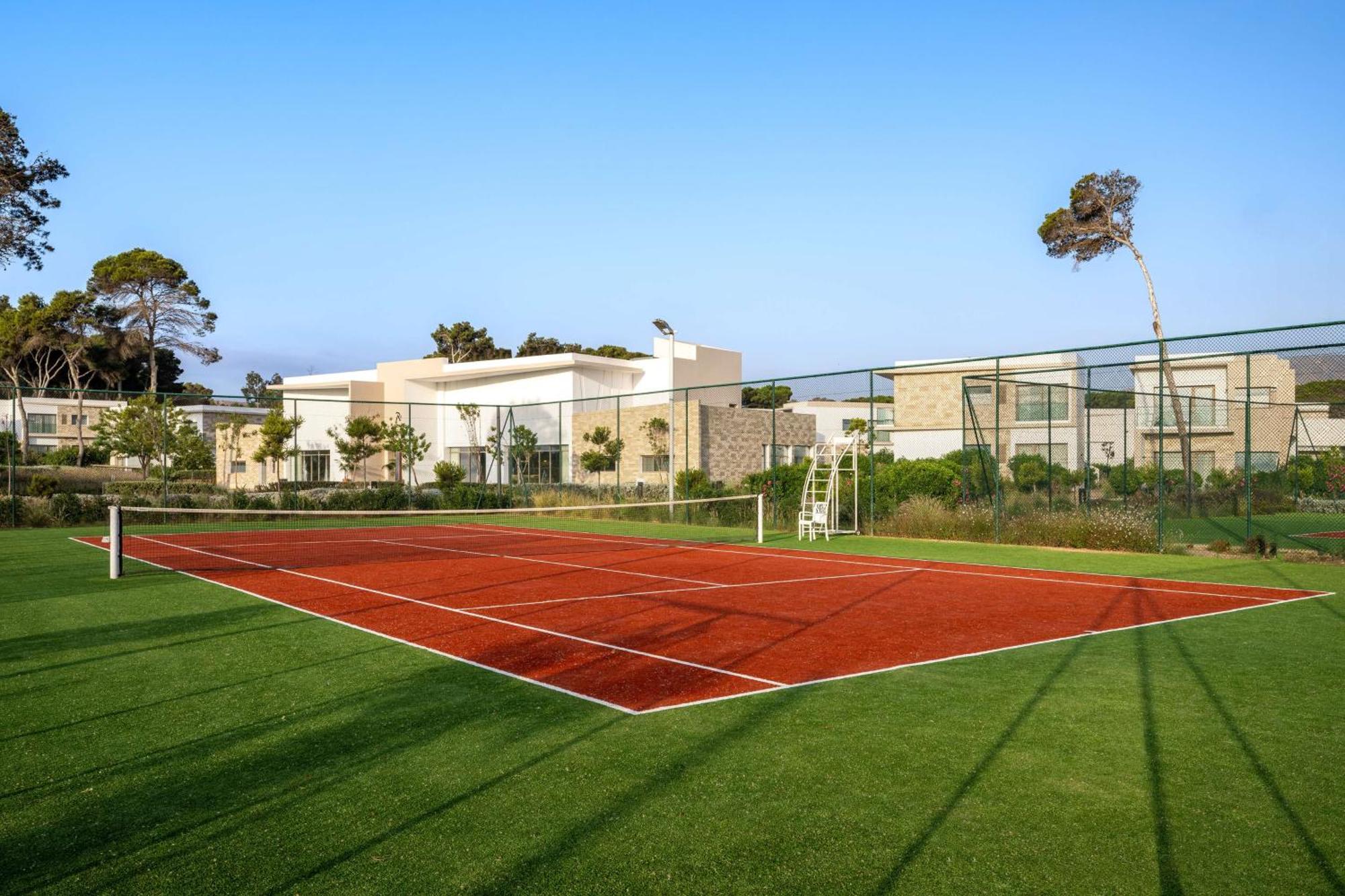 Radisson Blu Resort Al Hoceima Al Hoceïma Exterior foto Tennis court