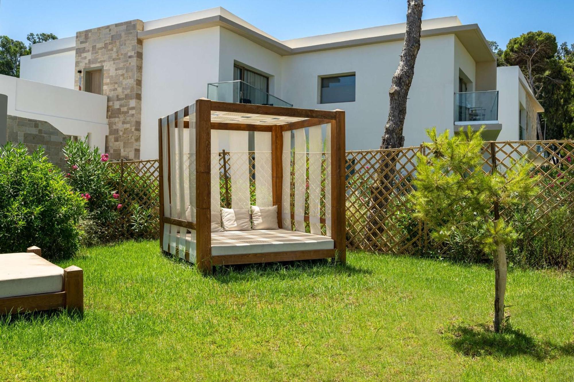 Radisson Blu Resort Al Hoceima Al Hoceïma Exterior foto A pergola in a garden