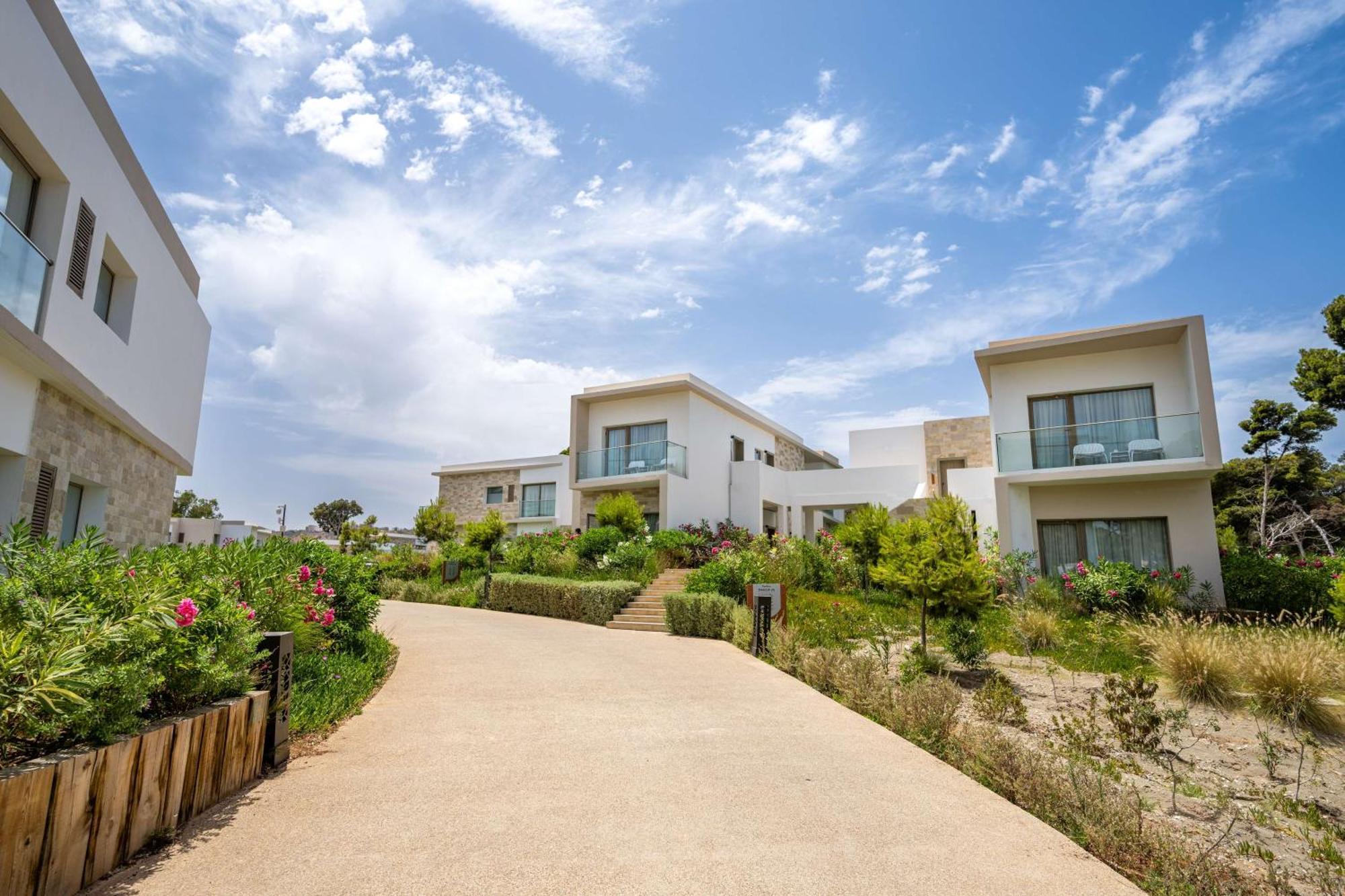 Radisson Blu Resort Al Hoceima Al Hoceïma Exterior foto The resort's villas