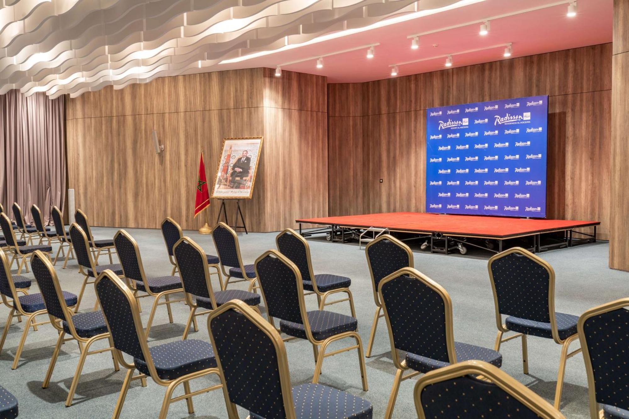 Radisson Blu Resort Al Hoceima Al Hoceïma Exterior foto The press conference room of the Federal Council
