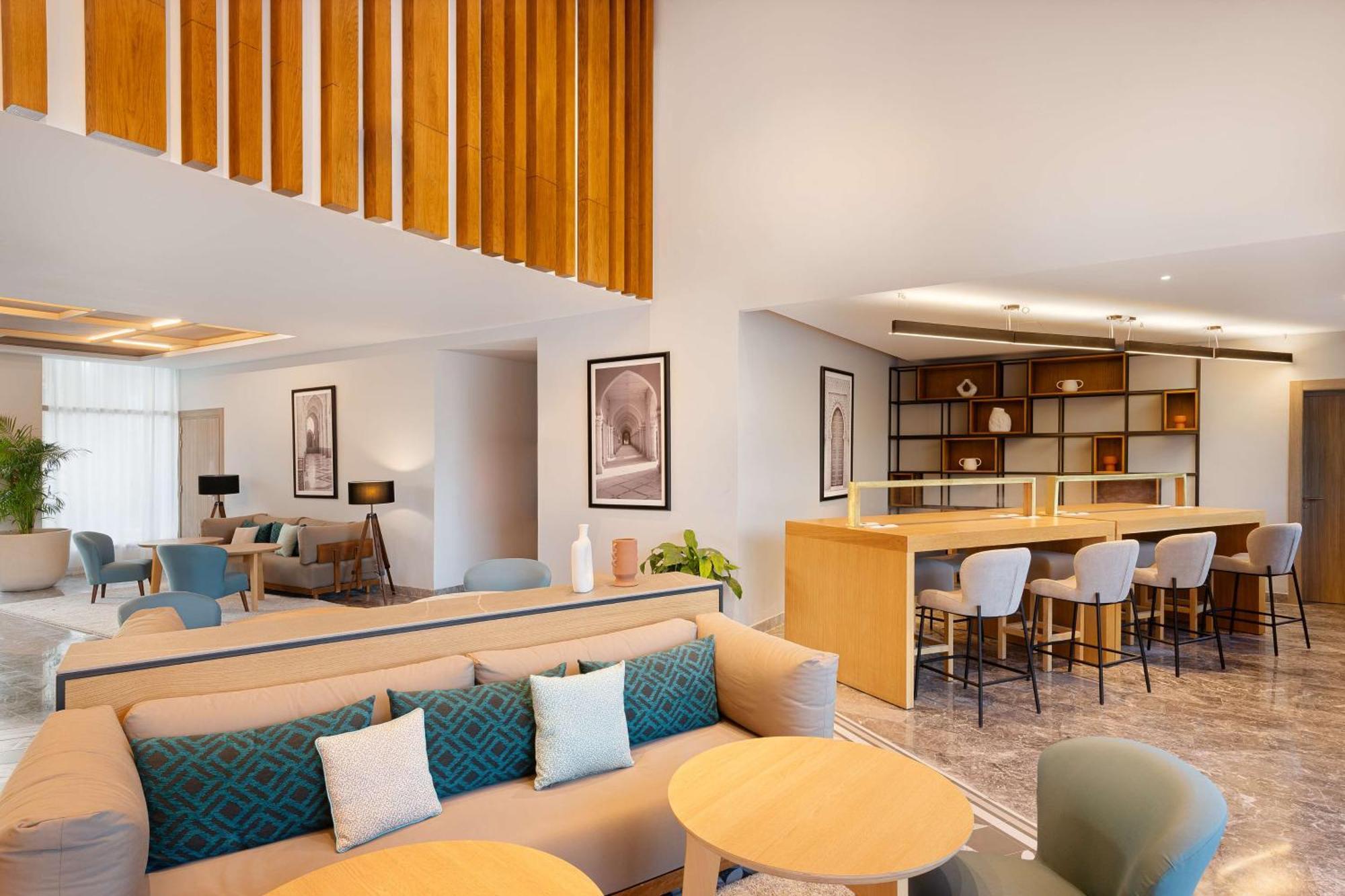 Radisson Blu Resort Al Hoceima Al Hoceïma Exterior foto The lounge at the airport